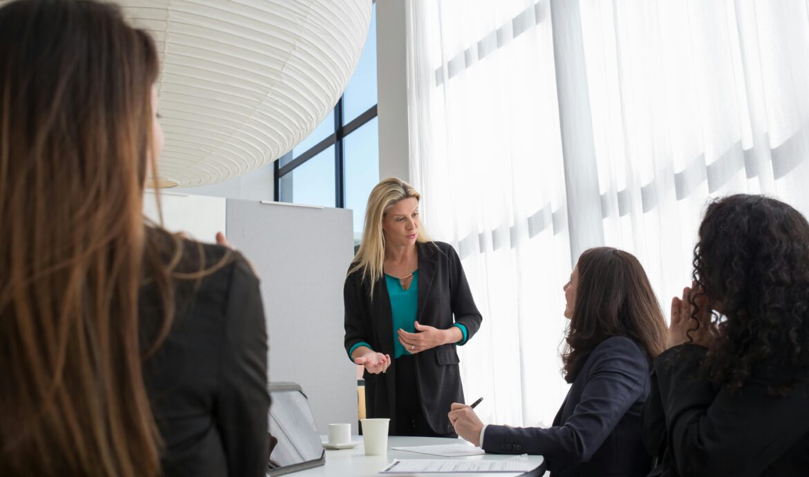 Szkolenia z wystąpień publicznych – jak budować uwagę i zaangażowanie słuchaczy